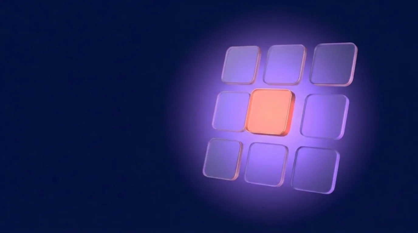 Nouă plăci de sticlă mov așezate în grilă, dintre care una, în centru, e luminată în coral